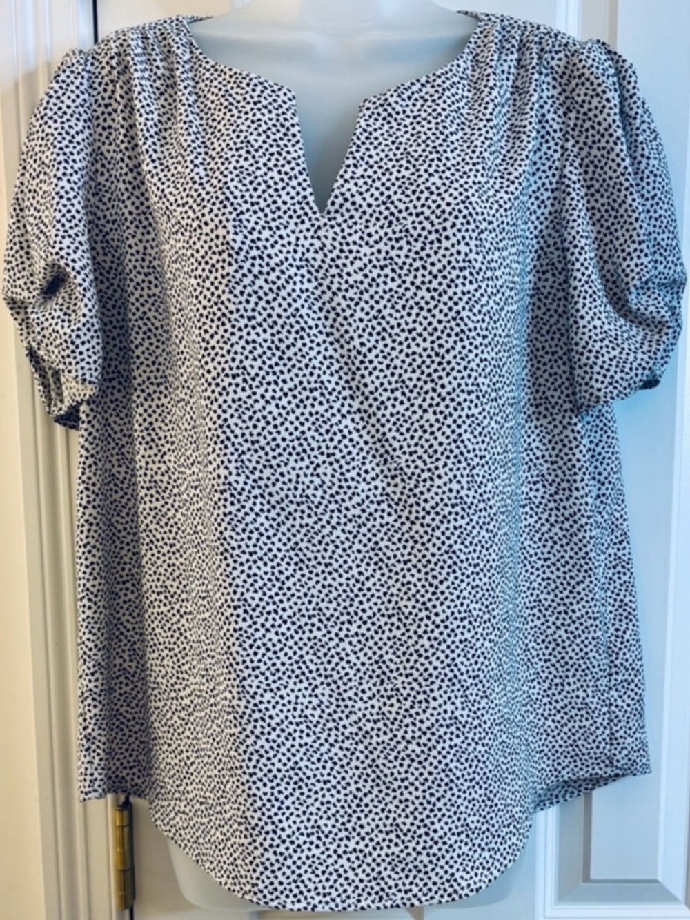 Maison d’Amélie Blouse Top Black White Dot Notch V-Neck Puff Short Sleeve large - Picture 3 of 8